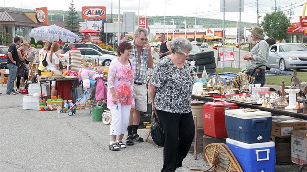 Grande vente de débarras pour la charité