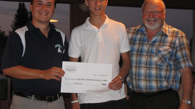 Janvier Grondin remet une partie des recettes de son tournoi de golf à des organismes de Beauce-Nord