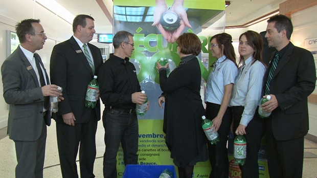 Le Carrefour Saint-Georges amasse des canettes et bouteilles vides pour Moisson Beauce