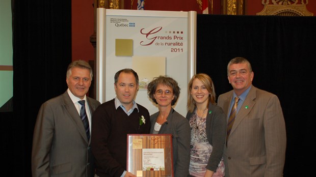 L'UMQ décerne le prix Excellence Innovation au CJEBS