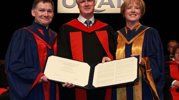 Michel Rouleau reçoit un doctorat honorifique de l'UQAR