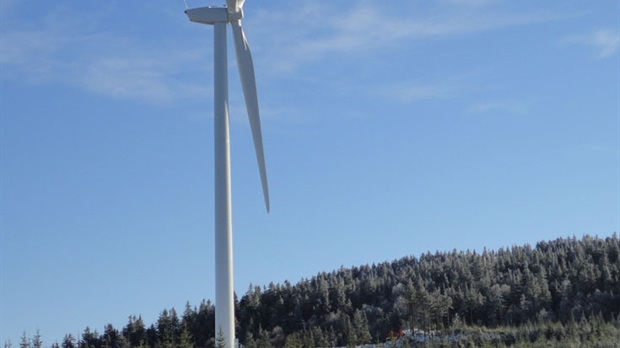 Une première éolienne assemblée à Saint-Robert