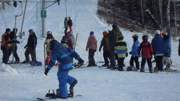 Des pentes glacées, mais praticables au Centre de ski Saint-Georges