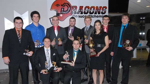 Les Dragons ont tenu leur 24e souper du 5e quart et ont honoré leurs joueurs