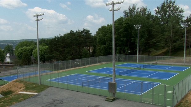 Les travaux de réfection sur les terrains de tennis du Cégep sont complétés