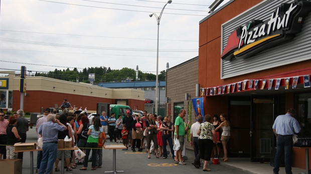 Mission accomplie pour la 7e collecte du restaurant Pizza Hut à Saint-Georges