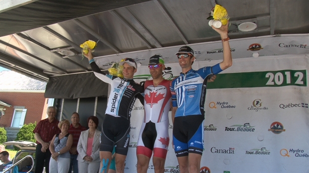 Tuft remporte le contre-la-montre mais Sutherland s'empare du maillot jaune