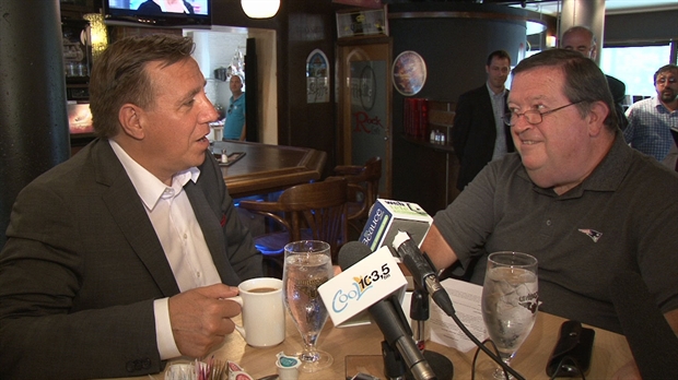 François Legault répond à des questions économiques à Saint-Georges