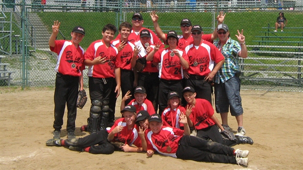 Les Braves pee-wee remportent une médaille de bronze au Tournoi de Fleurimont