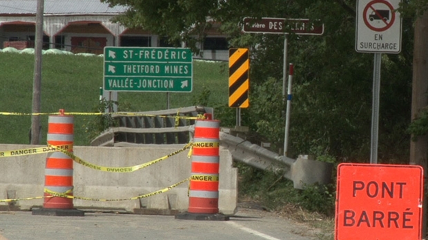 Reconstruction du pont de la rivière des Fermes à Saint-Joseph