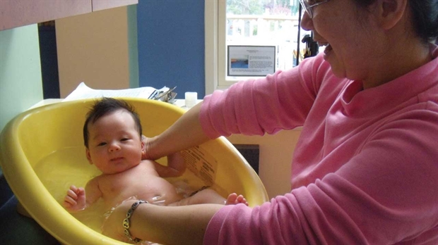 Comment les parents peuvent-ils aider au développement du cerveau de leur bébé?