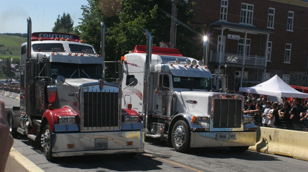 Les camions vrombissent à Saint-Joseph
