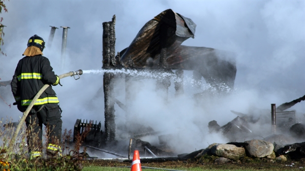 Un bâtiment détruit par le feu à Saint-Jean-de-la-Lande