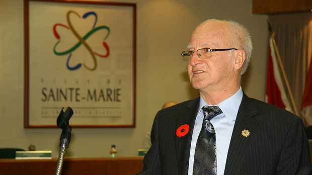 Rosaire Simoneau assermenté comme maire de Sainte-Marie