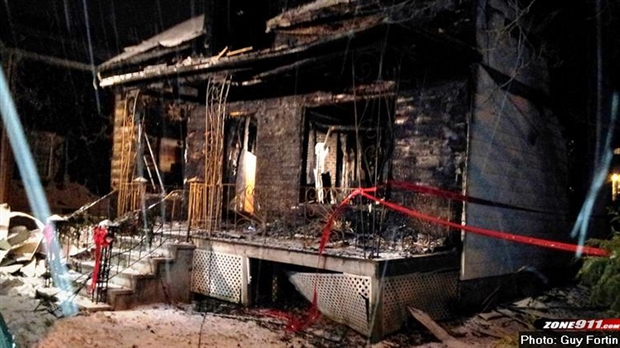 Une résidence détruite par le feu à Sainte-Marie