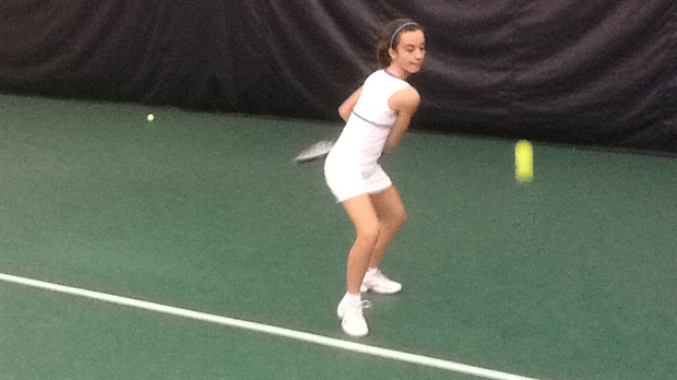 Annabel Roy remporte une étape du Circuit de tennis Challenge Bell junior.