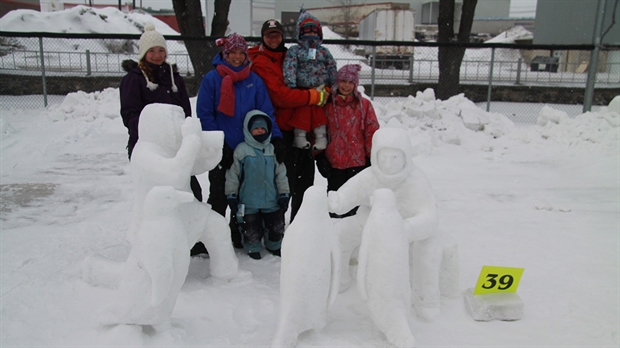 Des artistes en herbe s'illustrent au concours de sculptures sur neige