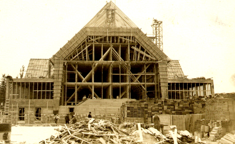 Construction de l'église l'Assomption en 1950