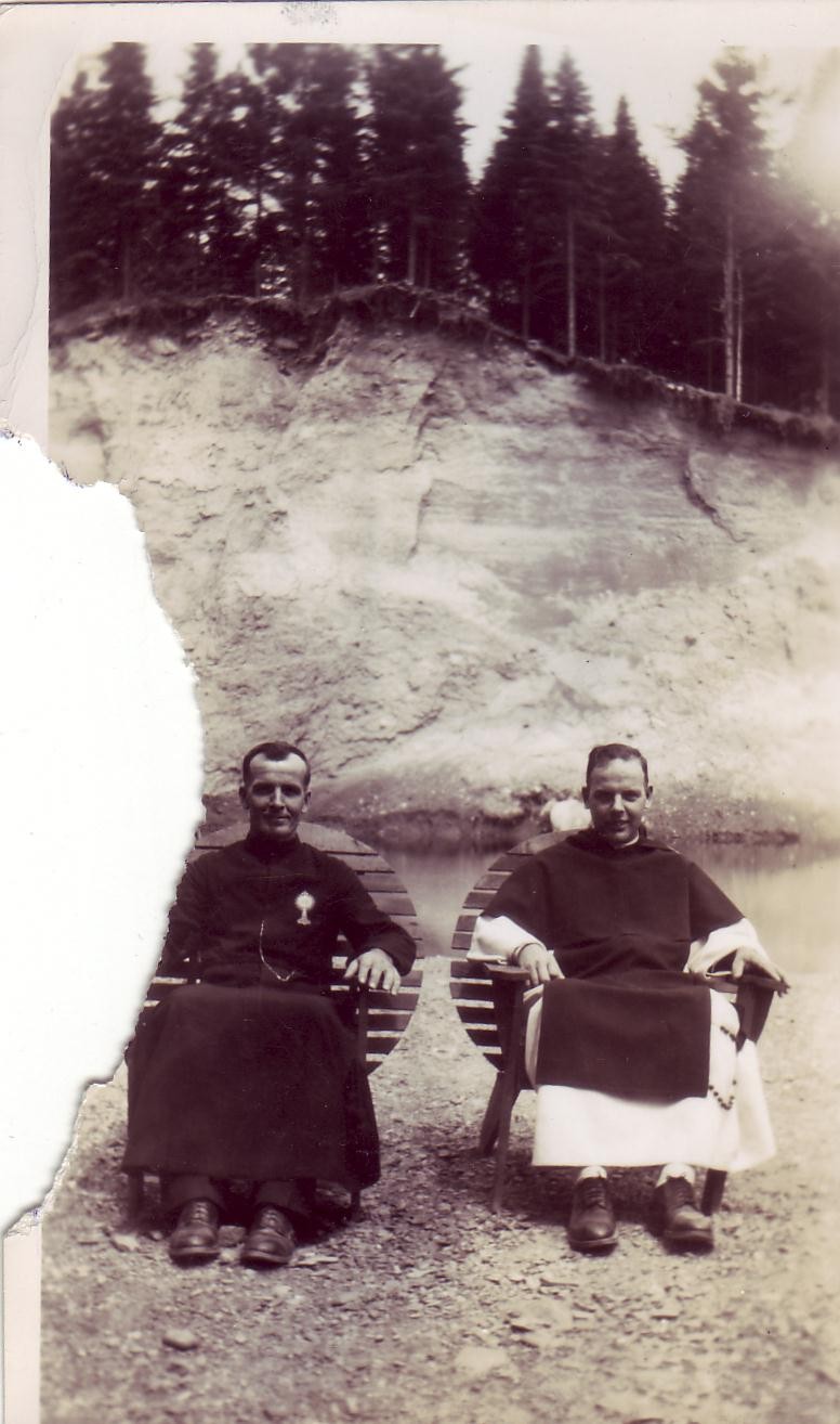 2 Pères en visite aux 7 chutes. Photo originale Claude Gilbert.