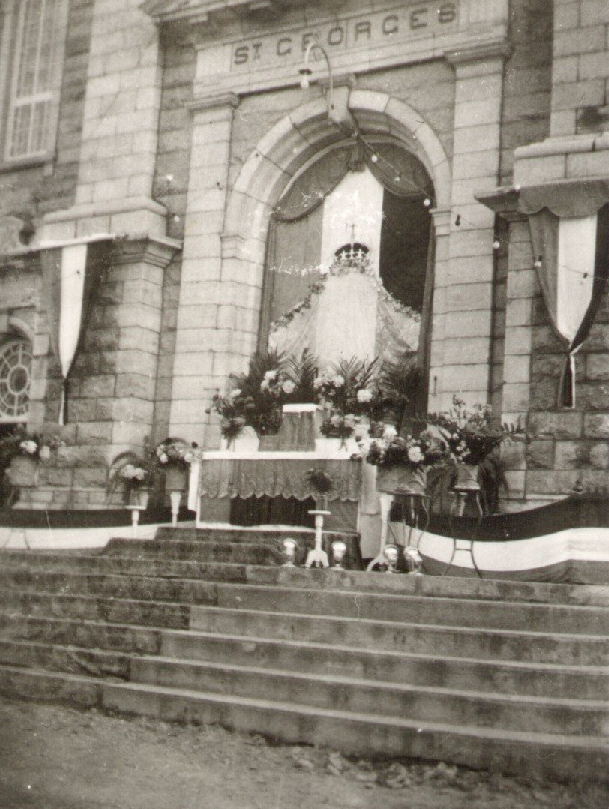 Fêtes dans les années 1950 à l'église de St-Georges Ouest