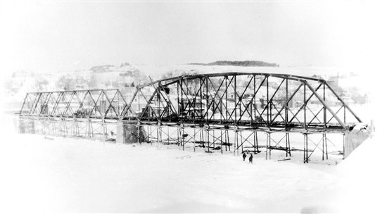 CONSTRUCTION DU 2e PONT DE FER, EN 1929
