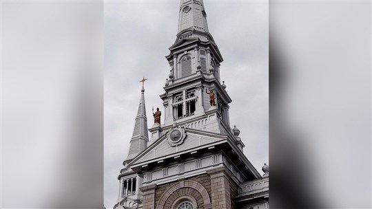 LES GARDIENS DU CLOCHER DE L'ÉGLISE DE SAINT-GEORGES