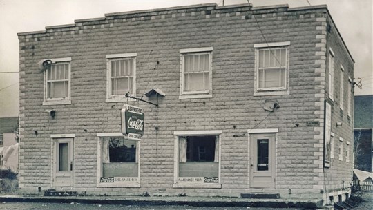 LE CAFÉ BEAUCERON DANS L'OUEST DANS LES ANNÉES '50