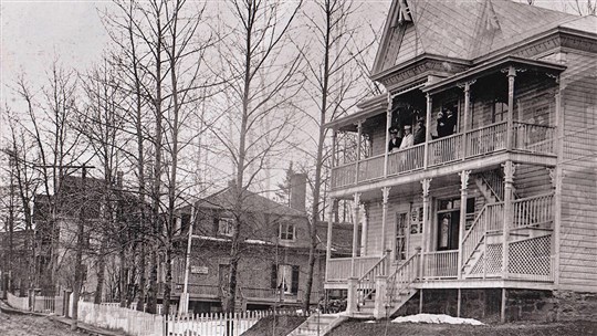 BUREAU ET RÉSIDENCE DU NOTAIRE JEAN LAVOIE EN 1908