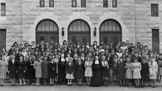 L'ODYSSÉE DES 100 POLONAISES À LA DIONNE SPINNING MILLS EN 1947