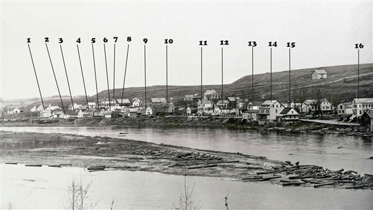 VUE DU BAS DE LA VILLE EN 1907