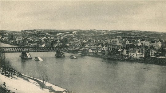 Le pont de bois, arraché par la débâcle en 1896