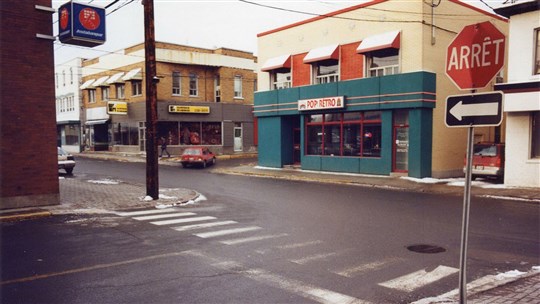 LE RESTAURANT POP-RÉTRO DES ANNÉES '90