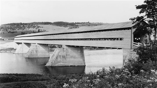 LE PONT COUVERT DE NOTRE-DAME-DES-PINS