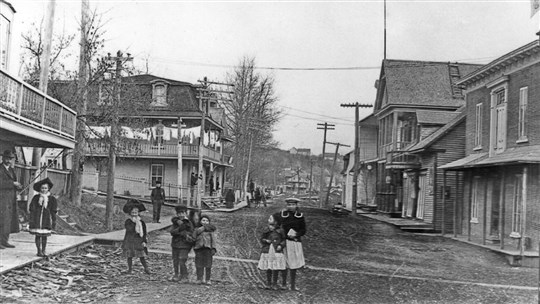 Le secteur de la 1re Avenue et de la 123e Rue il y a 100 ans