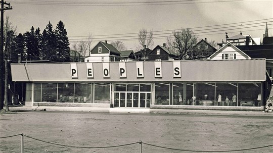 L'ancien magasin Peoples de la Première Avenue