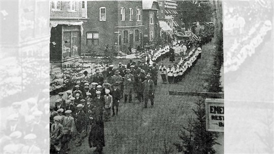 Les processions religieuses de la Fête-Dieu d'autrefois