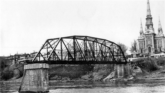 Les derniers instants du pont de fer en 1971