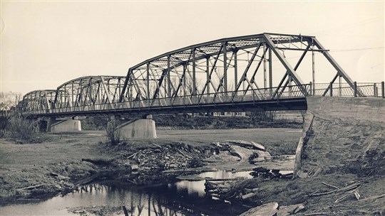 Les ponts de la rivière Famine à la Station