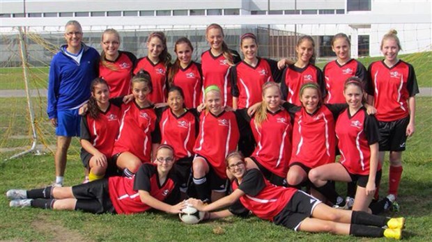 Les quatre équipes de soccer des Dragons participent au Championnat régional