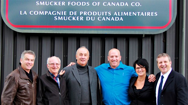 Gaétan Vachon effectue une visite de familiarisation à l’usine Smucker’s
