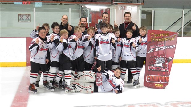 L’équipe de hockey Atome B2 couronnée championne du 39e Tournoi Atome de Lac-Etchemin