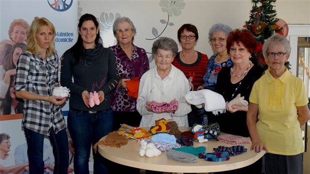 Du tricot en guise de cadeau pour les familles défavorisées