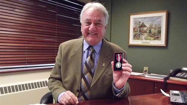 Saint-Georges reçoit la médaille du Jubilé du diamant