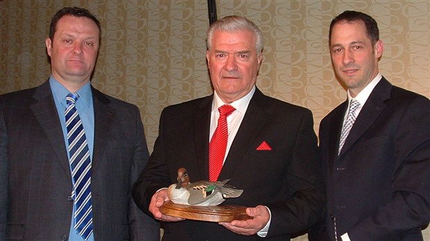 Le CEB décore Camil Rancourt du prix Jean-Denis Poulin