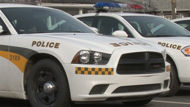 Perquisition dans la 121e Rue : Un mineur et trois adultes arrêtés par la SQ