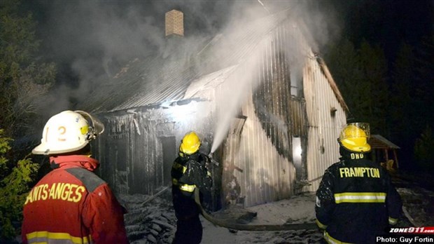 Une maison terrassée par un incendie à Frampton