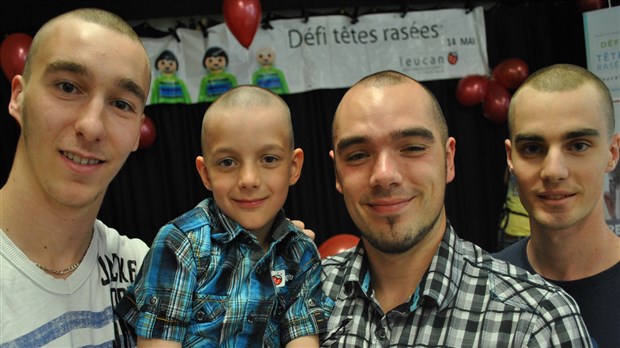 Les cheveux tombent au profit de Leucan au Cégep Beauce-Appalaches