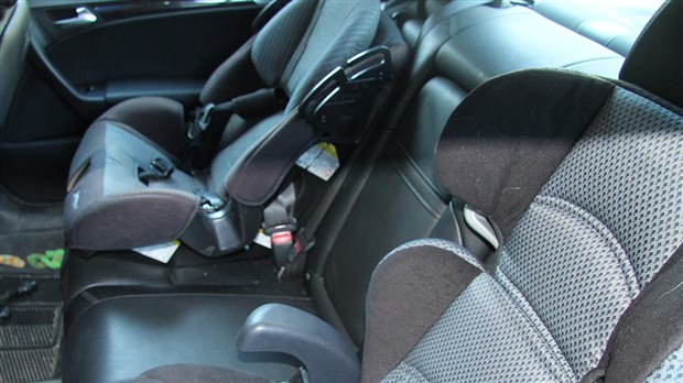 Les parents ont fait leurs devoirs à la clinique de vérification de sièges d’auto pour enfants 