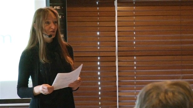 La sexologue Bianka Champagne témoigne de son parcours devant des membres du réseau META