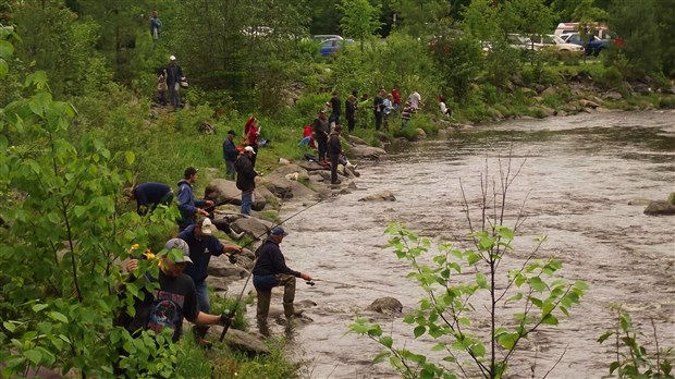 Pêche en ville: un succès malgré le temps